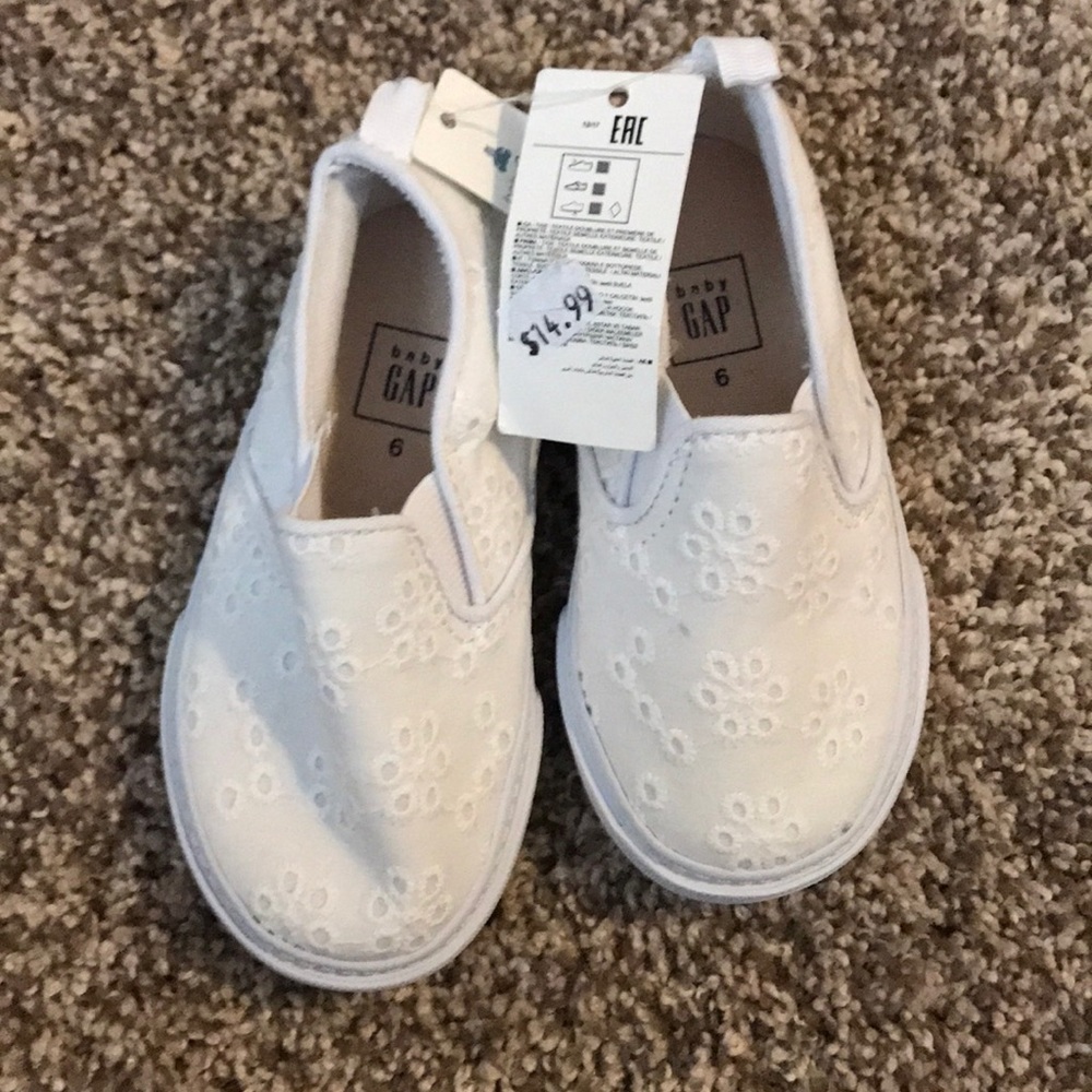 Gap white tennis shoes